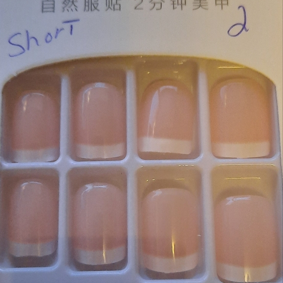 Press on nails - Picture 2 of 2